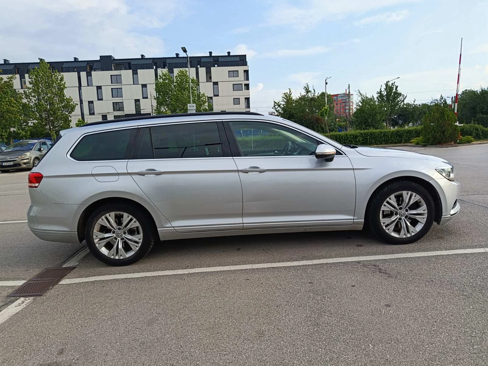 VW Passat 2.0 автомат комби, снимка 3 - Автомобили и джипове - 55847048