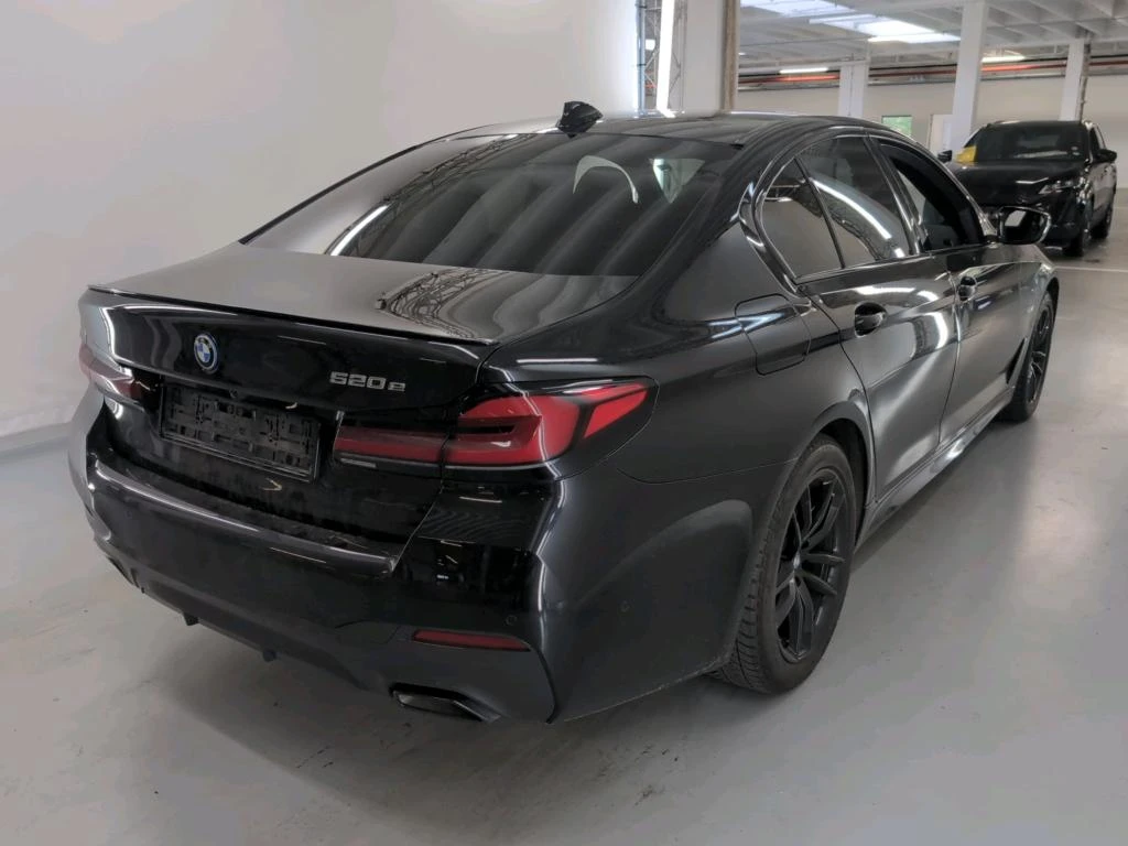 BMW 520 PLUG IN HYBRID LEATHER NAVI CAM LED, снимка 4 - Автомобили и джипове - 56306425