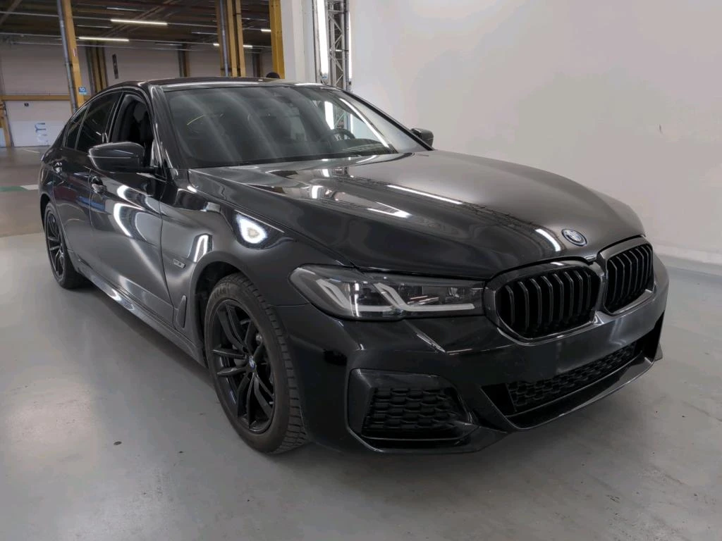 BMW 520 PLUG IN HYBRID LEATHER NAVI CAM LED, снимка 2 - Автомобили и джипове - 56306425