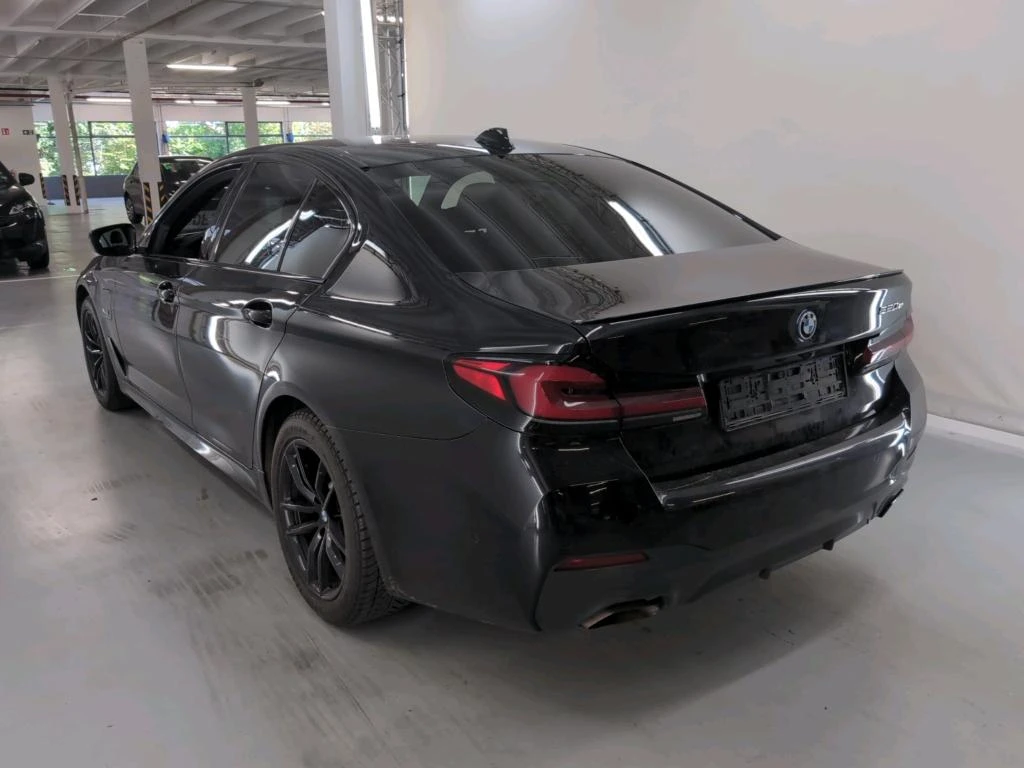 BMW 520 PLUG IN HYBRID LEATHER NAVI CAM LED, снимка 3 - Автомобили и джипове - 56306425