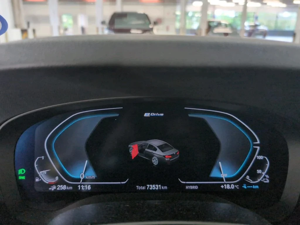 BMW 520 PLUG IN HYBRID LEATHER NAVI CAM LED, снимка 8 - Автомобили и джипове - 56306425