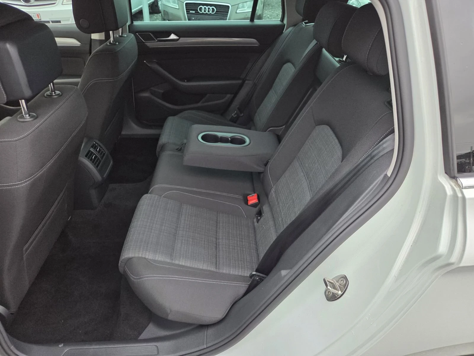 VW Passat Swiss ДИГИТАЛ Доказуеми км., снимка 13 - Автомобили и джипове - 56713964