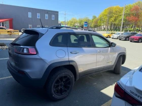 Jeep Cherokee * Trailhawk * ПОДГРЕВИ * ПАНО * KEYLESS * CARFAX, снимка 9