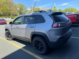 Jeep Cherokee * Trailhawk * ПОДГРЕВИ * ПАНО * KEYLESS * CARFAX, снимка 2