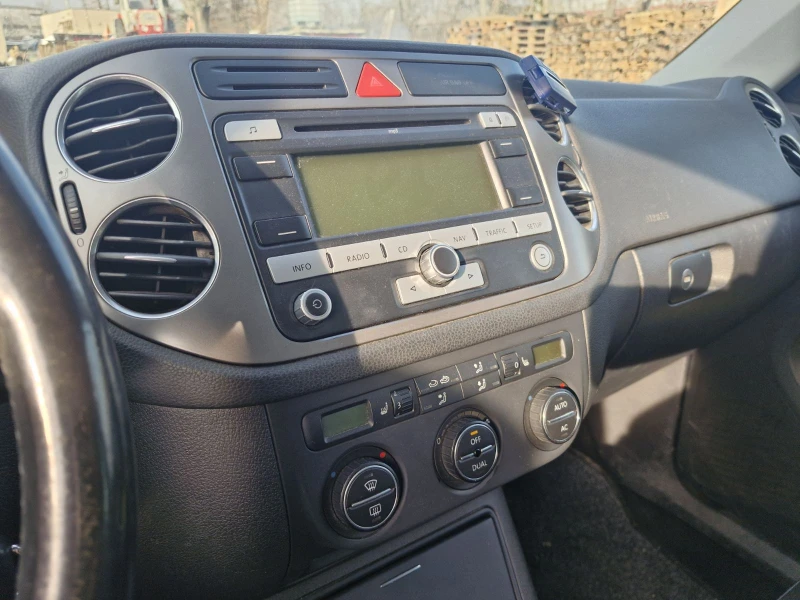 VW Tiguan 2.0 TDI, снимка 9 - Автомобили и джипове - 52848642