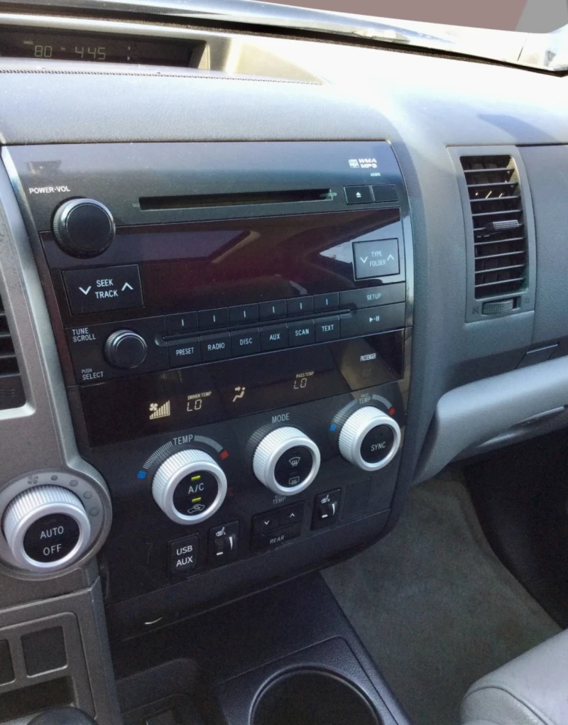 Toyota Sequoia SR5 * * 8 МЕСТА * * CARFAX * * АВТО КРЕДИТ * * , снимка 7 - Автомобили и джипове - 52862677