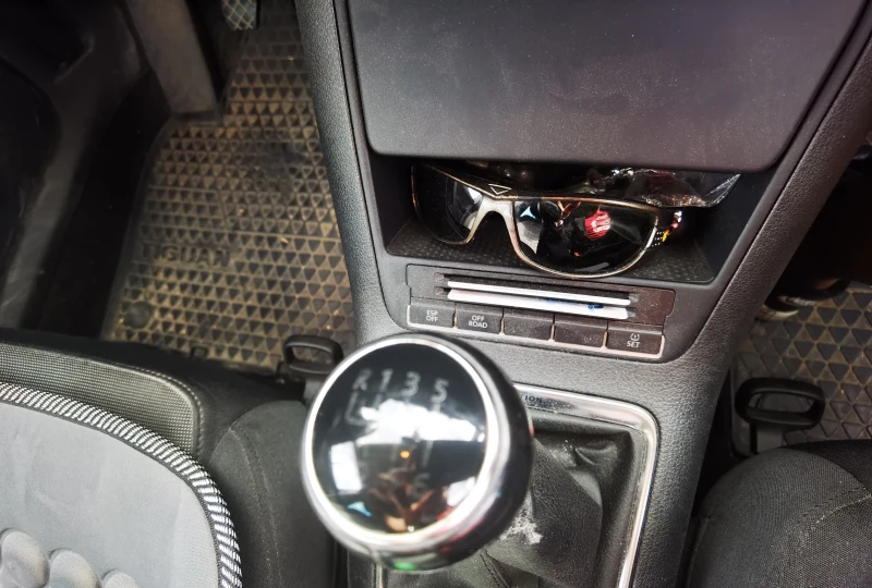 VW Tiguan 2.0 tdi 4motion, снимка 5 - Автомобили и джипове - 53162846
