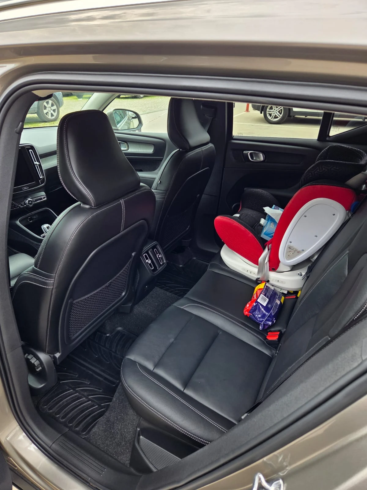 Volvo XC40 B4 - изображение 8