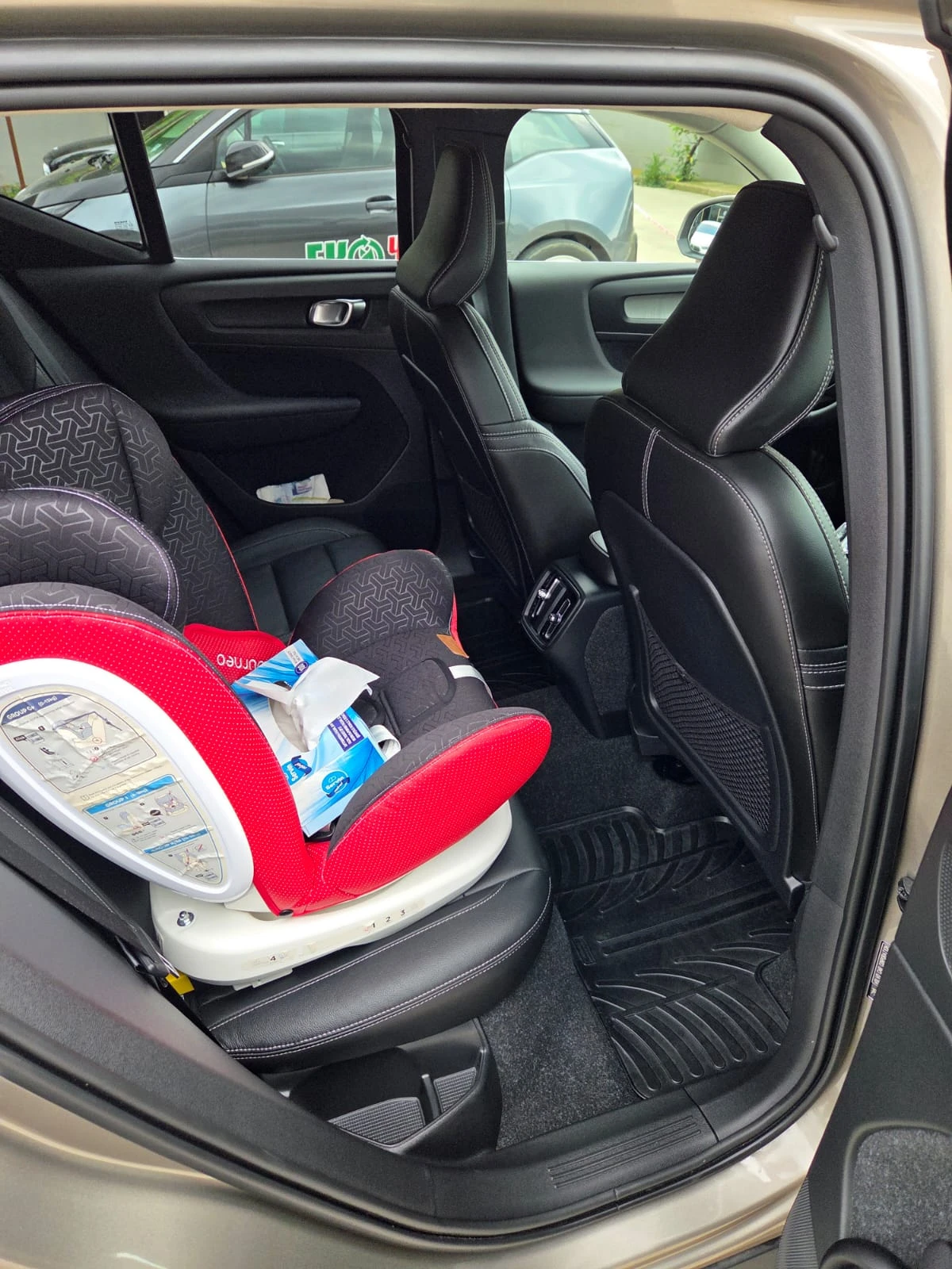 Volvo XC40 B4 - изображение 7