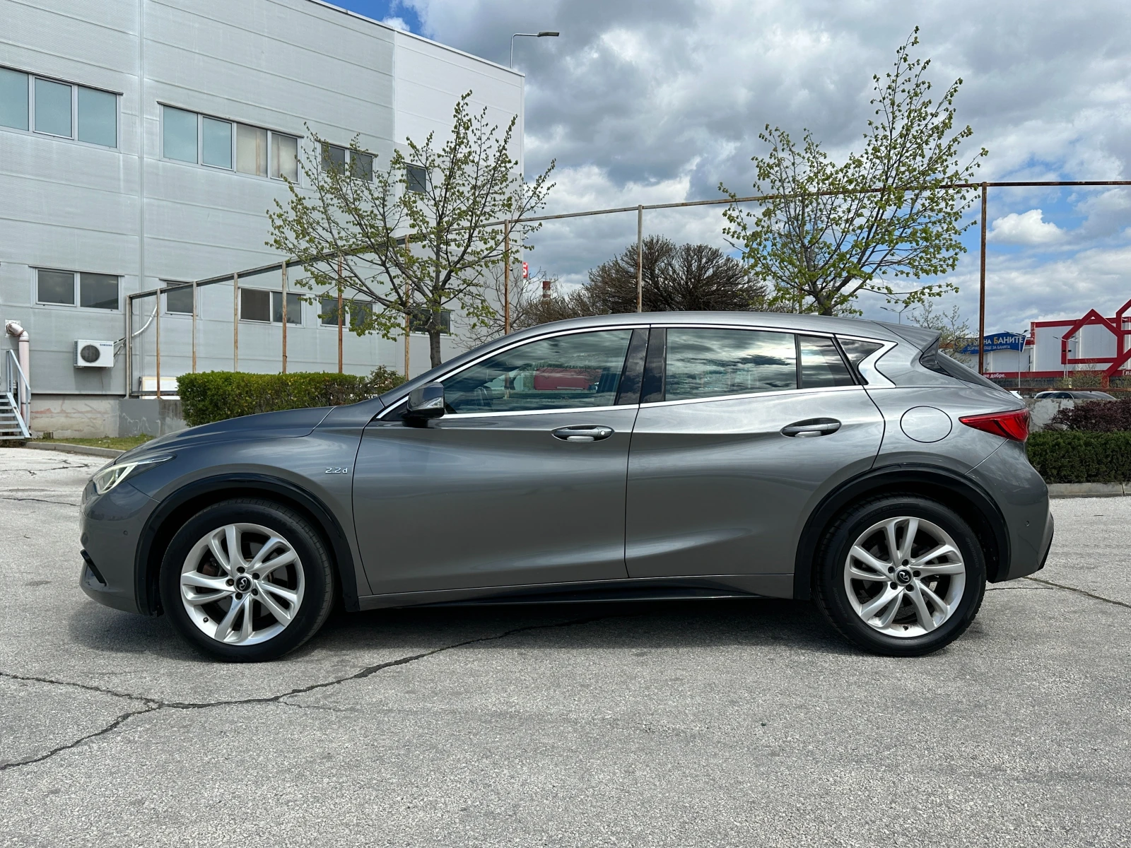 Infiniti Q30 2.2d 170 к.с.AWD//ГАРАНЦИЯ/БАРТЕР/ЛИЗИНГ/КОМЕНТАР, снимка 2 - Автомобили и джипове - 53035244