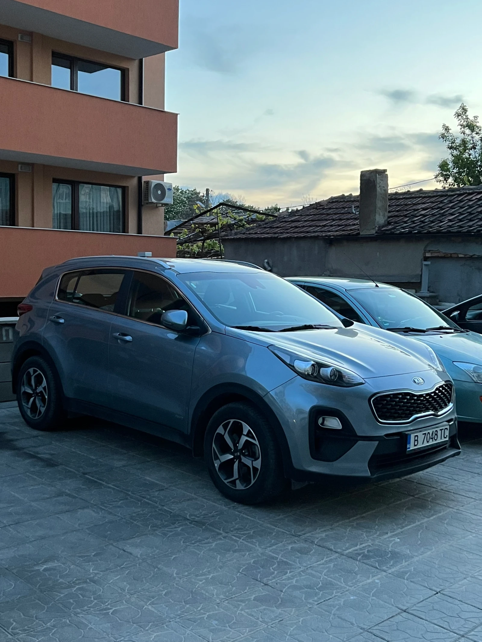 Kia Sportage 1.6 Turbo 4x4, гаранция до м.03.2028, снимка 2 - Автомобили и джипове - 53923052