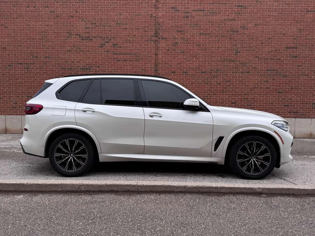BMW X5 * xDrive40i * LASER * PANO * H/K * ПОДГРЕВИ * , снимка 3 - Автомобили и джипове - 54161971
