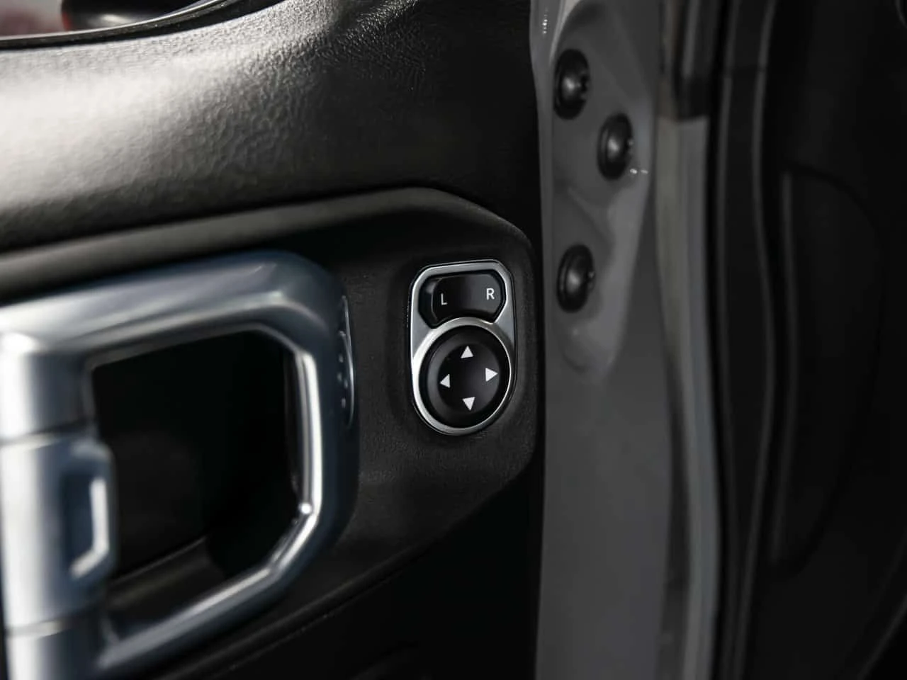 Jeep Wrangler * RUBICON 4x4 NAVIGATION REAR VIEW CAMERA * CARFAX, снимка 10 - Автомобили и джипове - 54896506