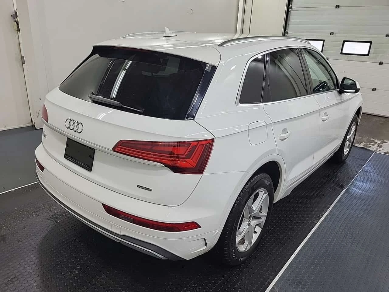 Audi Q5 * KOMFORT * CARFAX * 2 КЛЮЧА * АВТОКРЕДИТ * , снимка 3 - Автомобили и джипове - 55008939