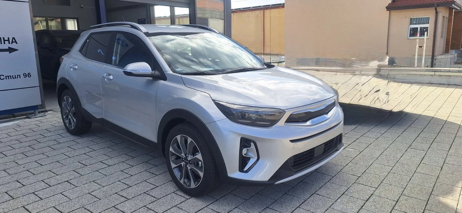 Kia Stonic 1.0T, снимка 3 - Автомобили и джипове - 55404100