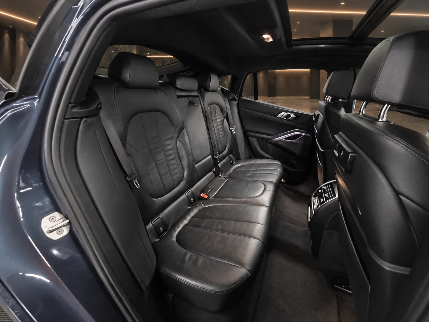 BMW X6 M-Sport* 40i* xDrive* GESTURE* HEAD UP* MULTI-SEAT, снимка 12 - Автомобили и джипове - 55963571