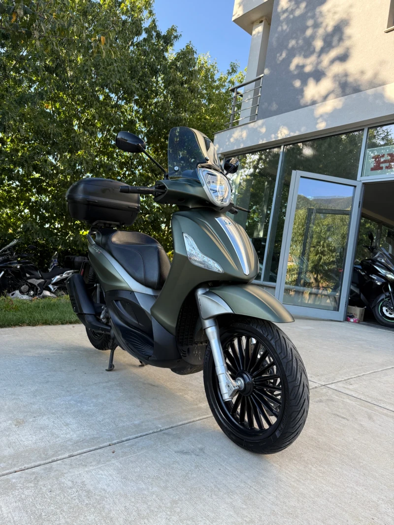 Piaggio Beverly 9000 km !!! 2018, снимка 2 - Мотоциклети и мототехника - 51771179