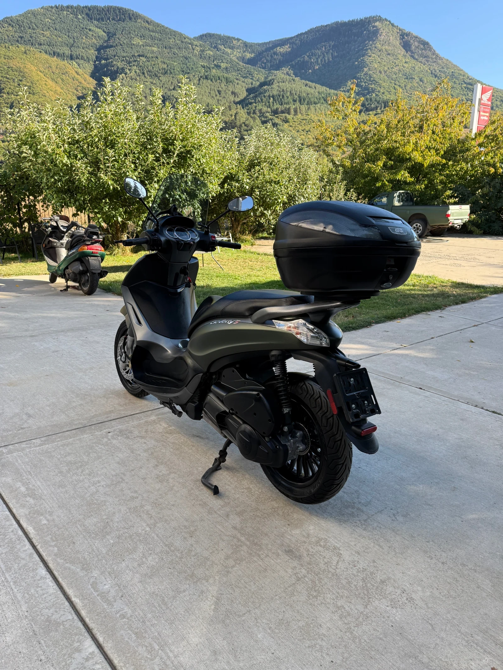 Piaggio Beverly 9000 km !!! 2018 - изображение 6
