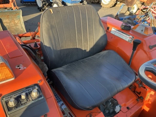 Трактор Kubota ВНОС 31.05.2026, снимка 4 - Селскостопанска техника - 54624361