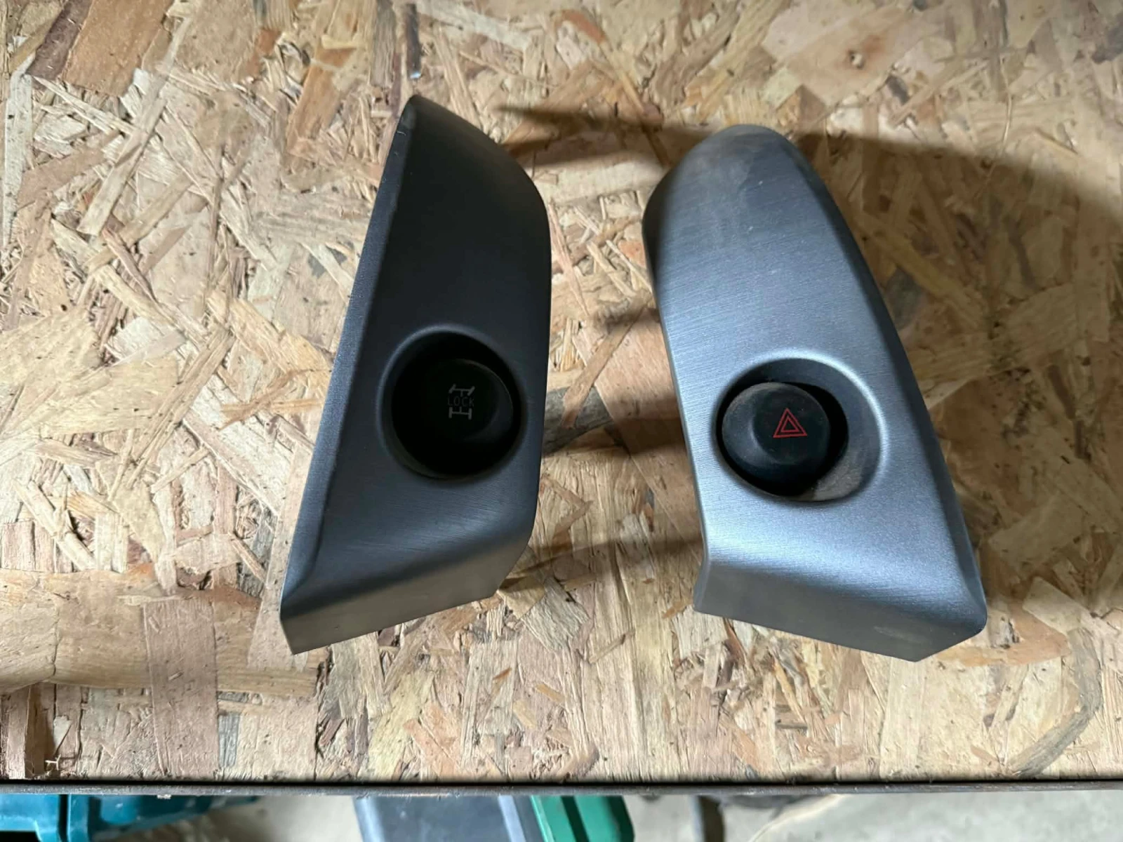 Лайсни около радиото за Toyota Rav4 2006-2013г 