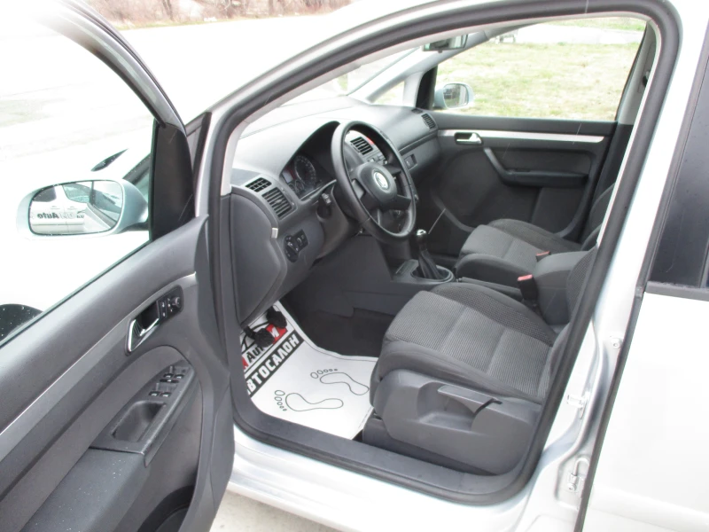 VW Touran 2.0/6ск./136кс./7 места/, снимка 9 - Автомобили и джипове - 48471041