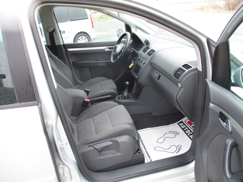 VW Touran 2.0/6ск./136кс./7 места/, снимка 13 - Автомобили и джипове - 48471041