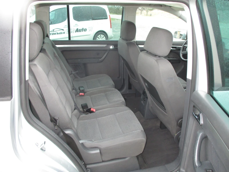 VW Touran 2.0/6ск./136кс./7 места/, снимка 15 - Автомобили и джипове - 48471041