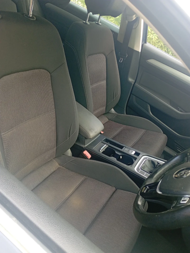 VW Passat 1.6 тди, снимка 6 - Автомобили и джипове - 50622126