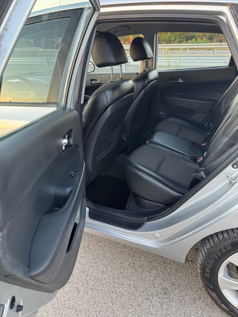 Hyundai I30 1.6, снимка 9 - Автомобили и джипове - 52327603