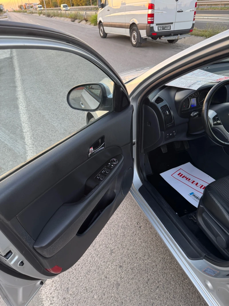 Hyundai I30 1.6, снимка 8 - Автомобили и джипове - 52327603