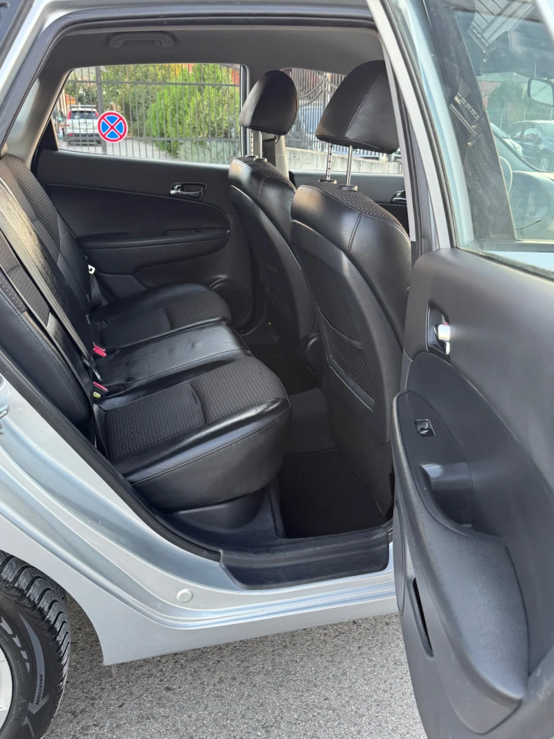 Hyundai I30 1.6, снимка 11 - Автомобили и джипове - 52327603