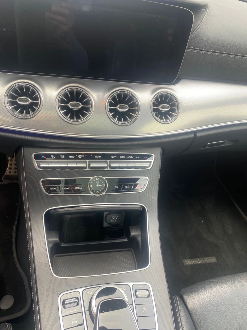 Mercedes-Benz E 220 AMG / 4 MATIC / BURMASTER / ПАНОРАМА / ПОДГРЕВ , снимка 7 - Автомобили и джипове - 52500346