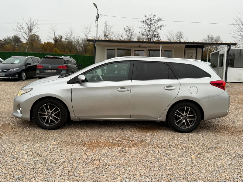 Toyota Auris 1.8 hybrid, снимка 2 - Автомобили и джипове - 52673190