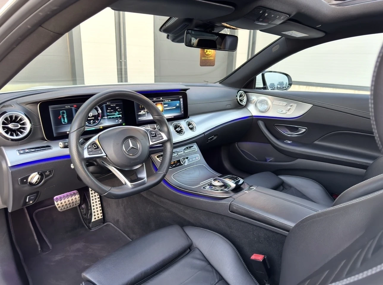 Mercedes-Benz E 220 AMG / 4 MATIC / BURMASTER / ПАНОРАМА / ПОДГРЕВ , снимка 11 - Автомобили и джипове - 52500346