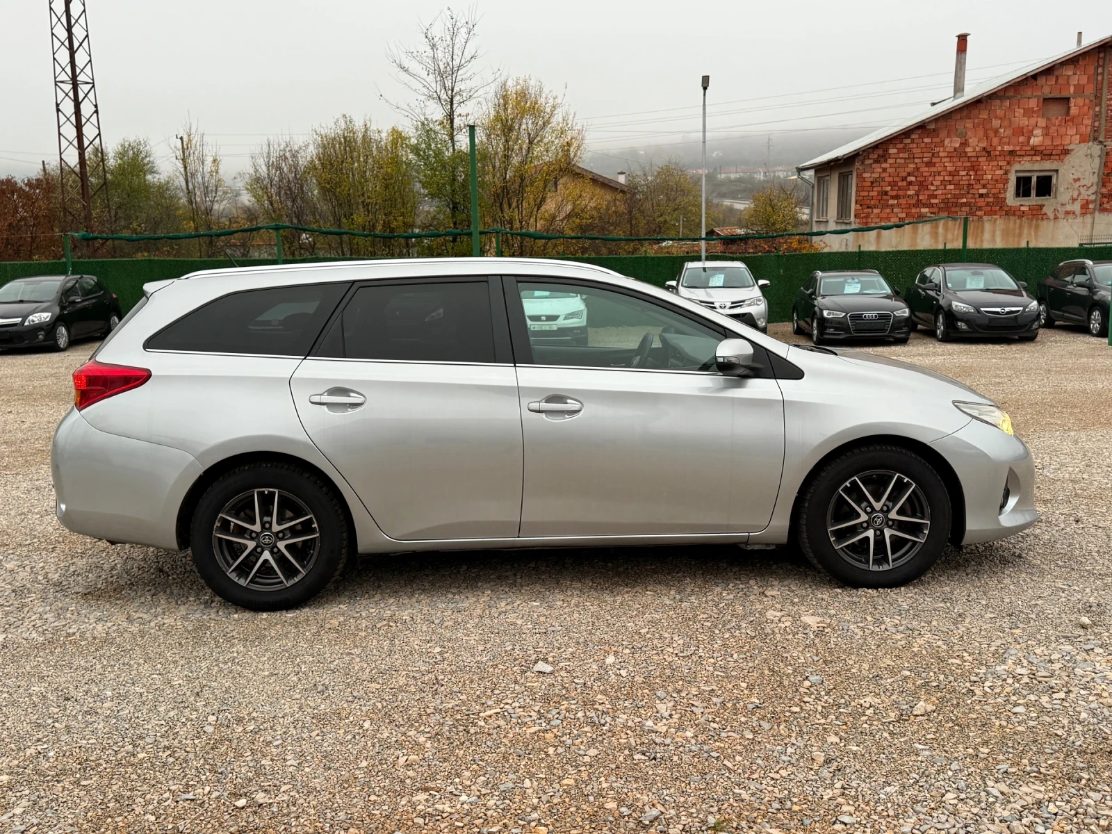Toyota Auris 1.8 hybrid | Mobile.bg   6