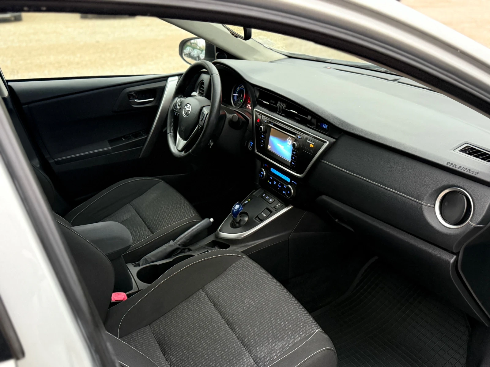 Toyota Auris 1.8 hybrid | Mobile.bg   11