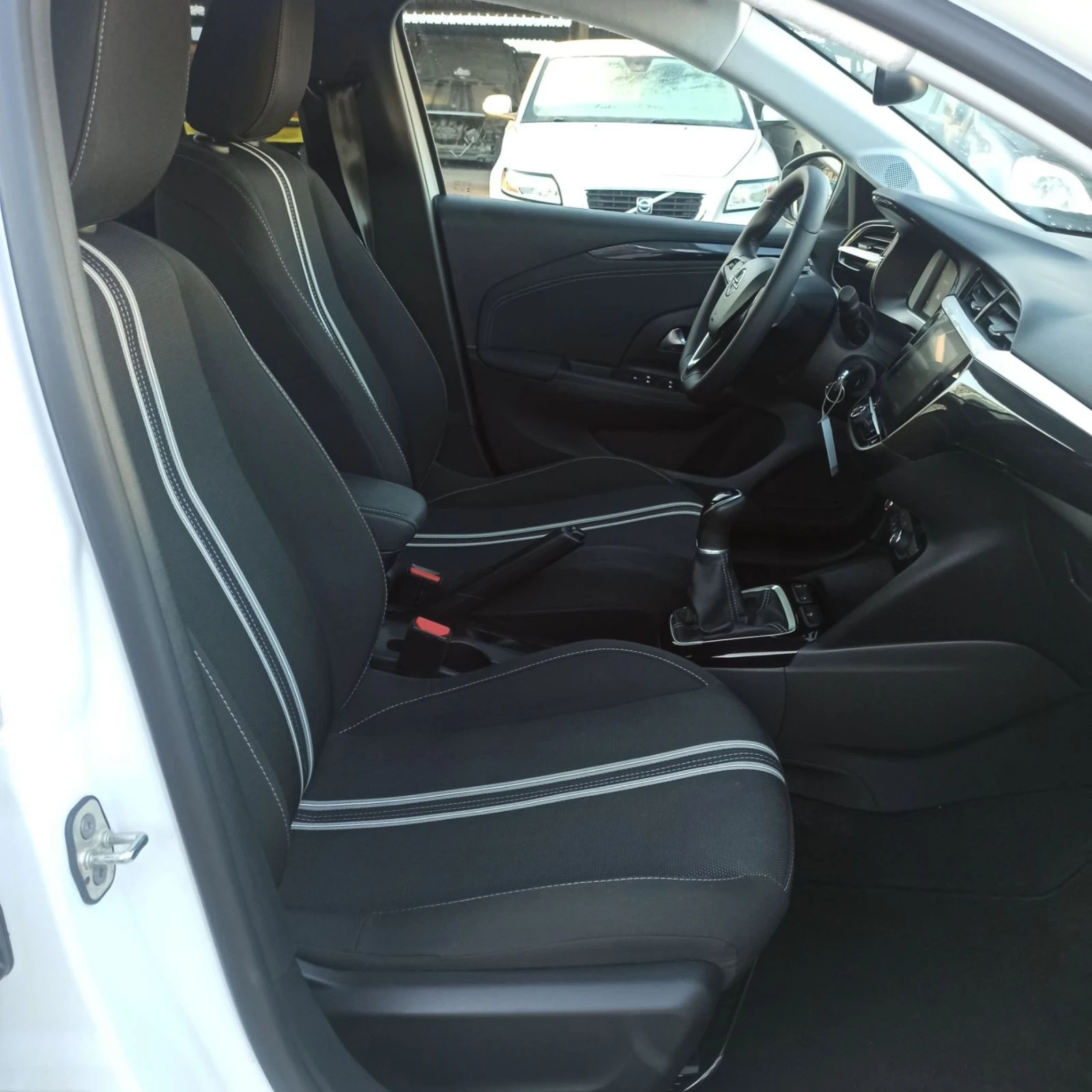 Opel Corsa 1.2i 33 000km., снимка 14 - Автомобили и джипове - 53791644