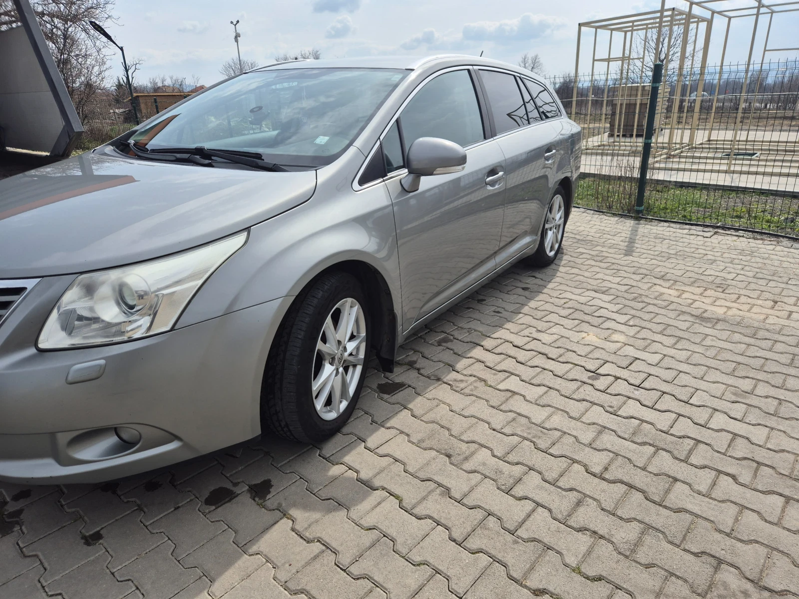 Toyota Avensis Комби, снимка 3 - Автомобили и джипове - 53873048