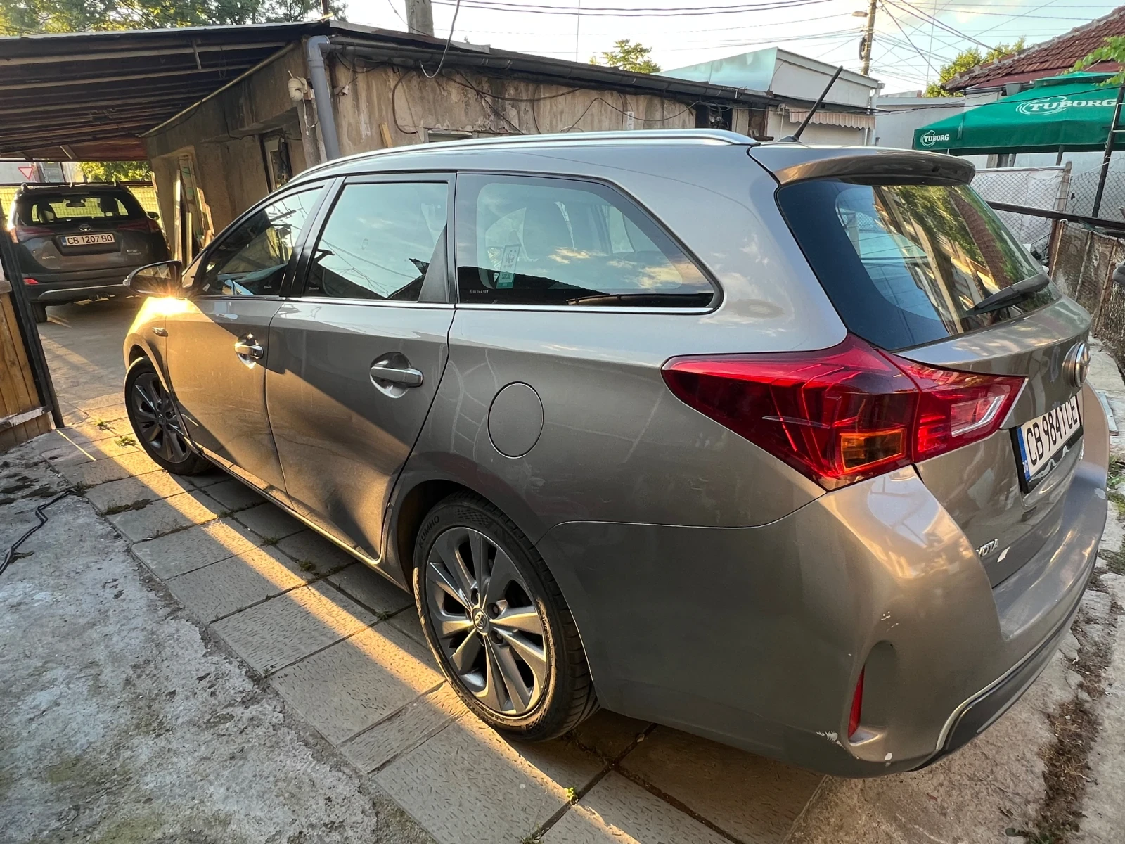 Toyota Auris 1.8 хибрид/бензин/газ, снимка 4 - Автомобили и джипове - 54963054