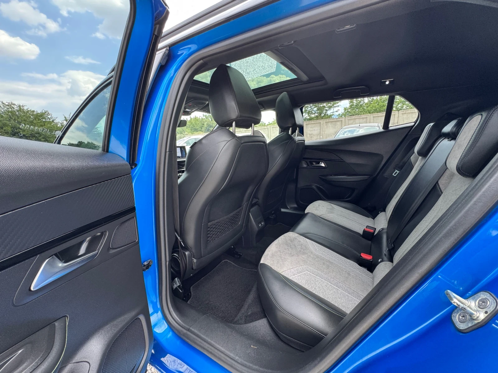 Peugeot 2008 Electric , снимка 11 - Автомобили и джипове - 55677360
