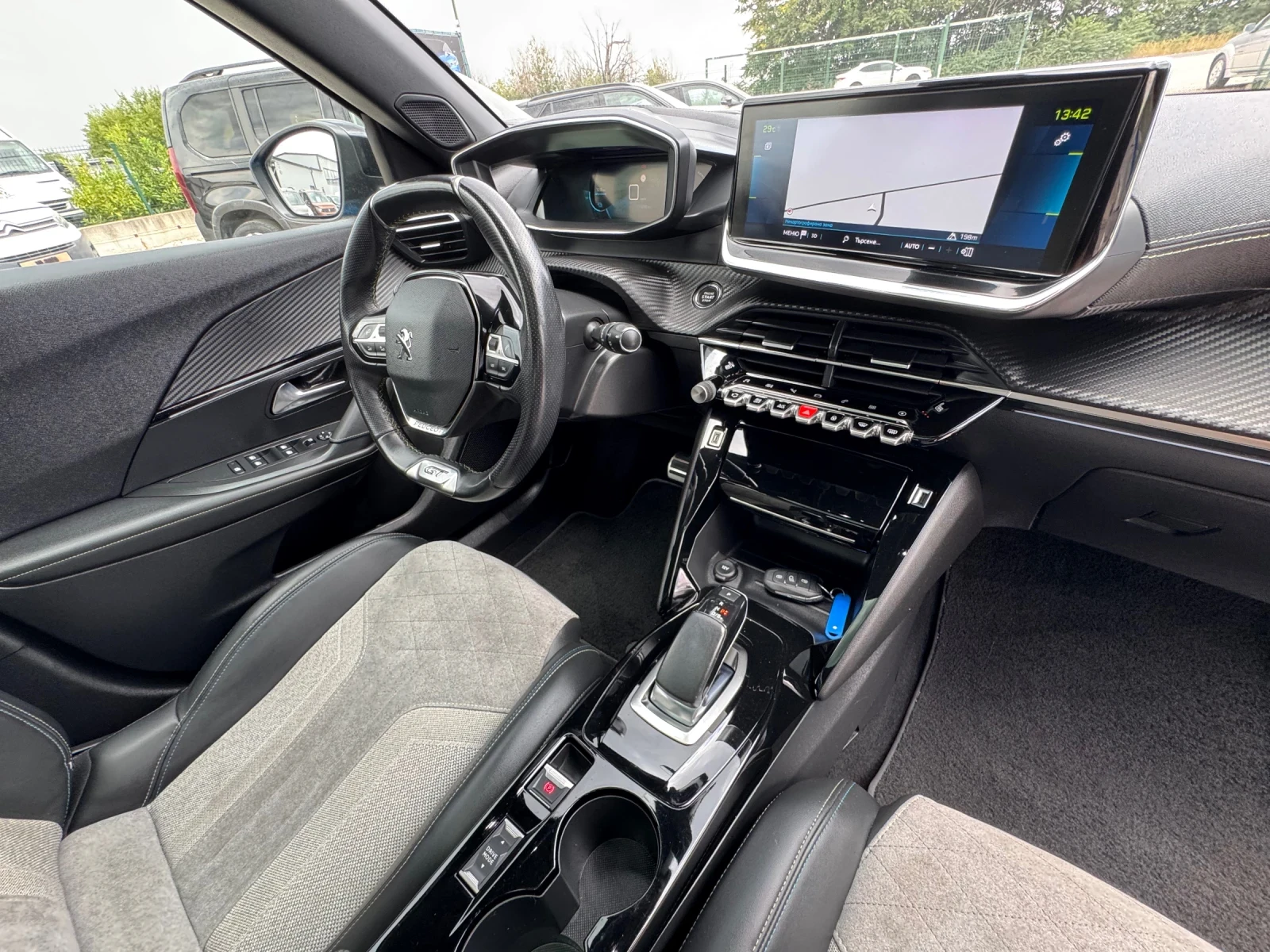 Peugeot 2008 Electric , снимка 9 - Автомобили и джипове - 55677360
