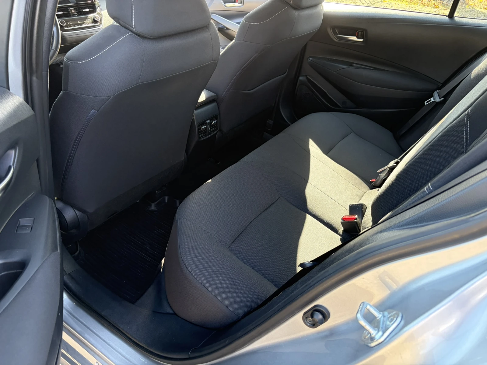 Toyota Corolla 1.5 CVТ Executive, снимка 8 - Автомобили и джипове - 56724475