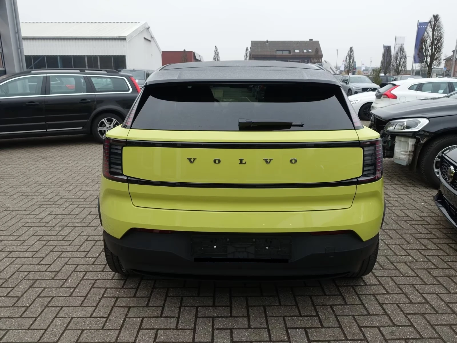 Volvo EX30 Extended Range Single Motor Plus - изображение 6