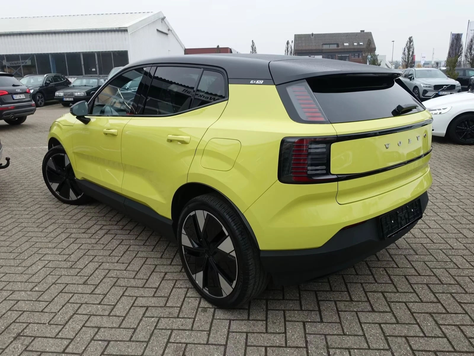 Volvo EX30 Extended Range Single Motor Plus - изображение 4