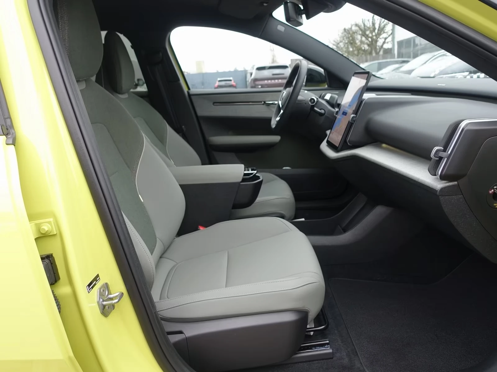 Volvo EX30 Extended Range Single Motor Plus | Mobile.bg � ����������� 15