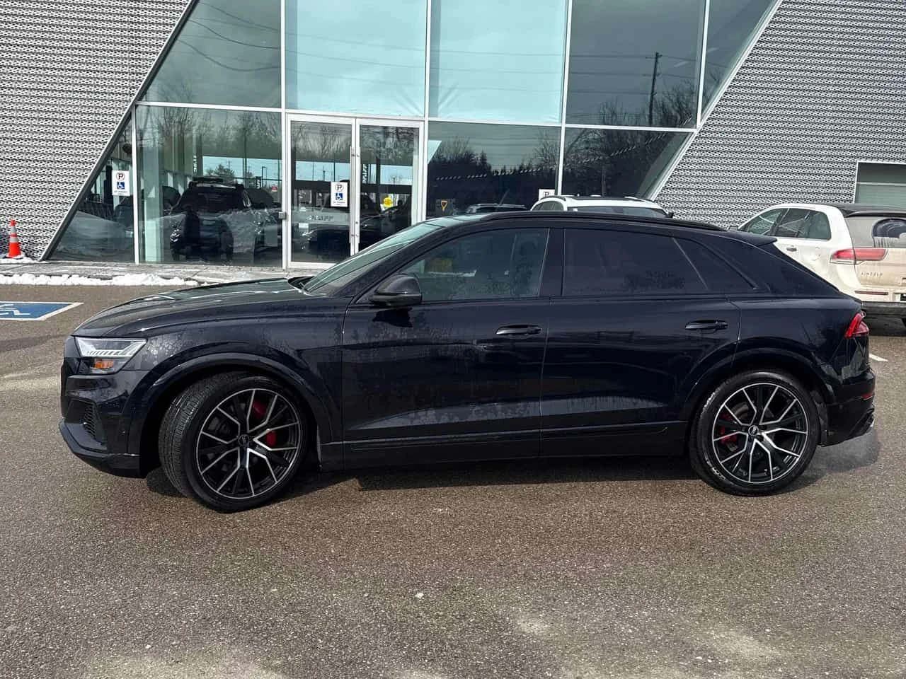 Audi SQ8 4.0 TFSI quattro /Панорама/Подгрев/Обдух/Нави - изображение 2