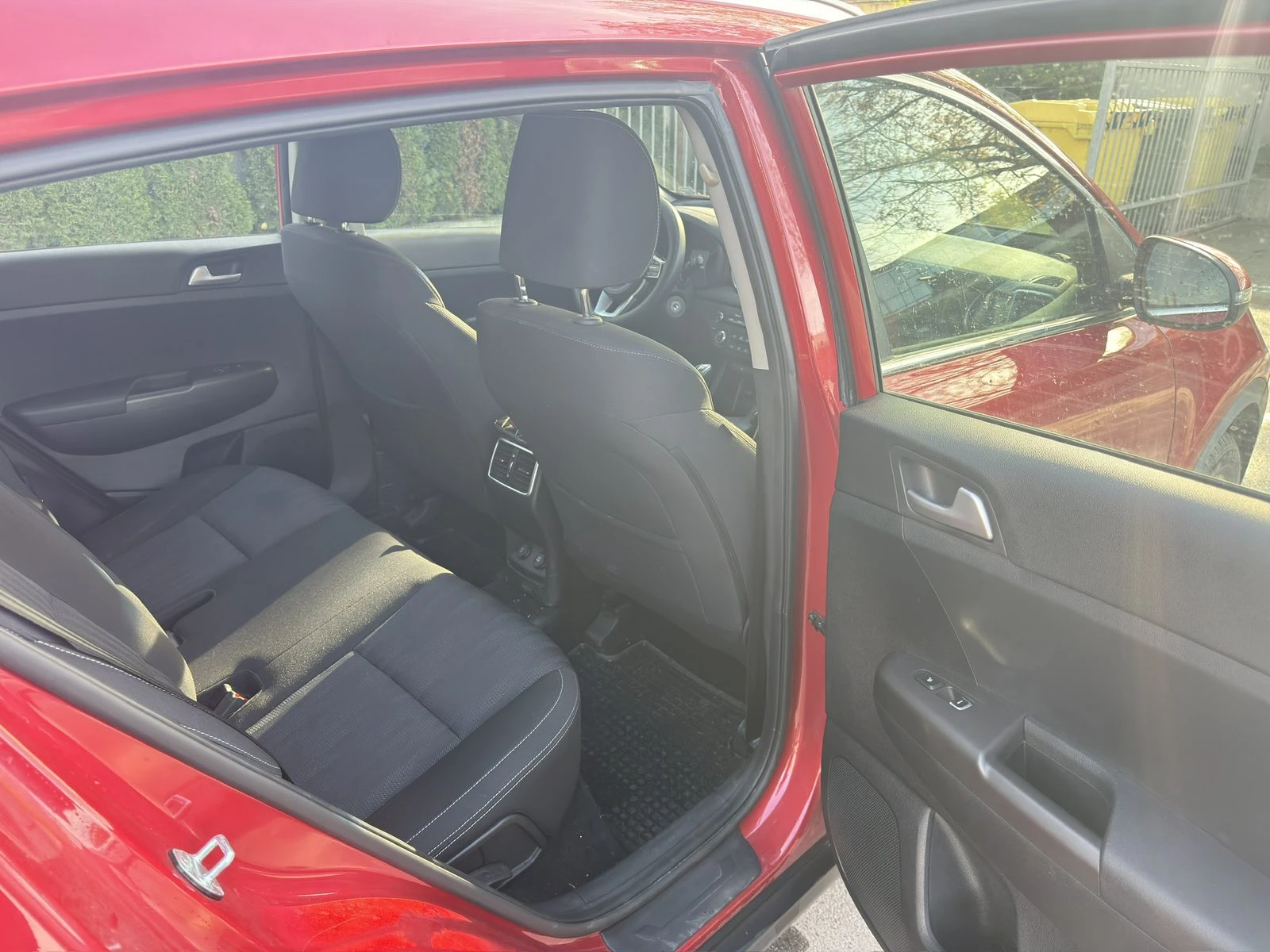 Kia Sportage, снимка 13 - Автомобили и джипове - 54236603