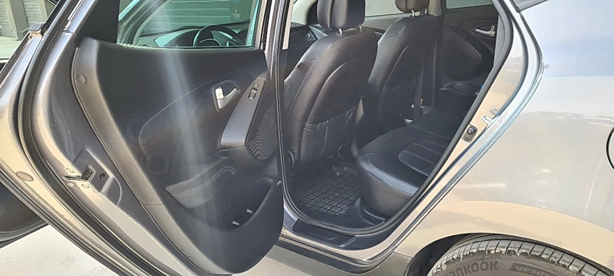 Hyundai IX35 Tucson, снимка 14 - Автомобили и джипове - 54272083