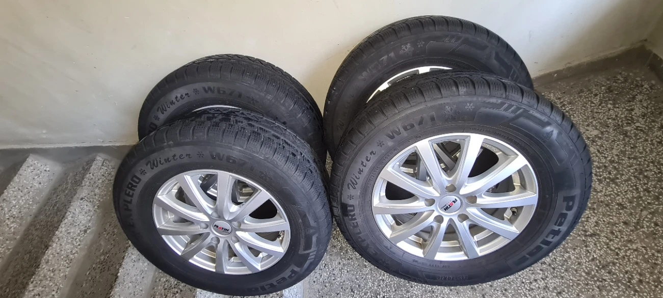 Hyundai IX35 Tucson, снимка 7 - Автомобили и джипове - 54272083