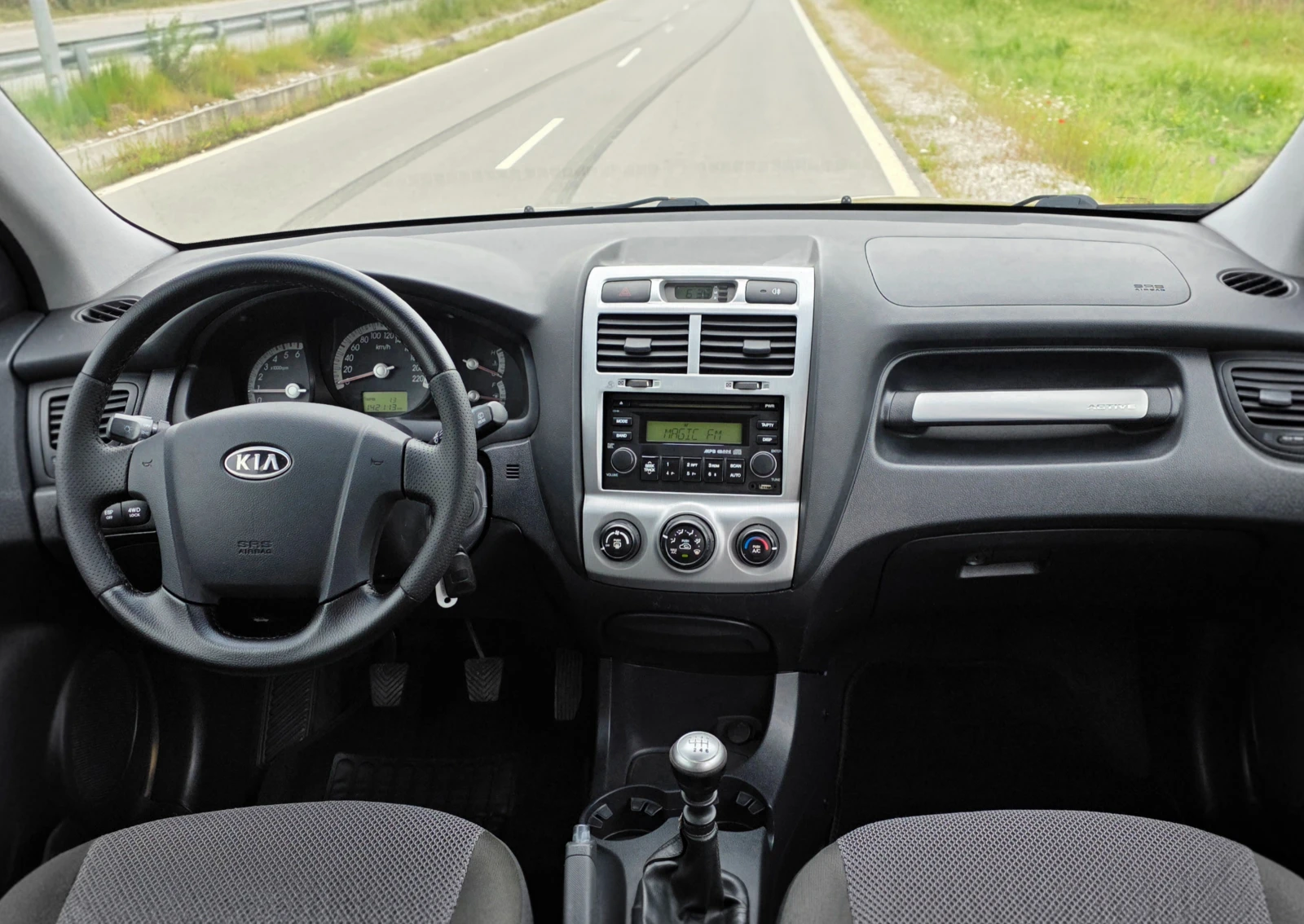 Kia Sportage 2.0CRDI 140ks 4WD 141000km !!!, снимка 9 - Автомобили и джипове - 54496474
